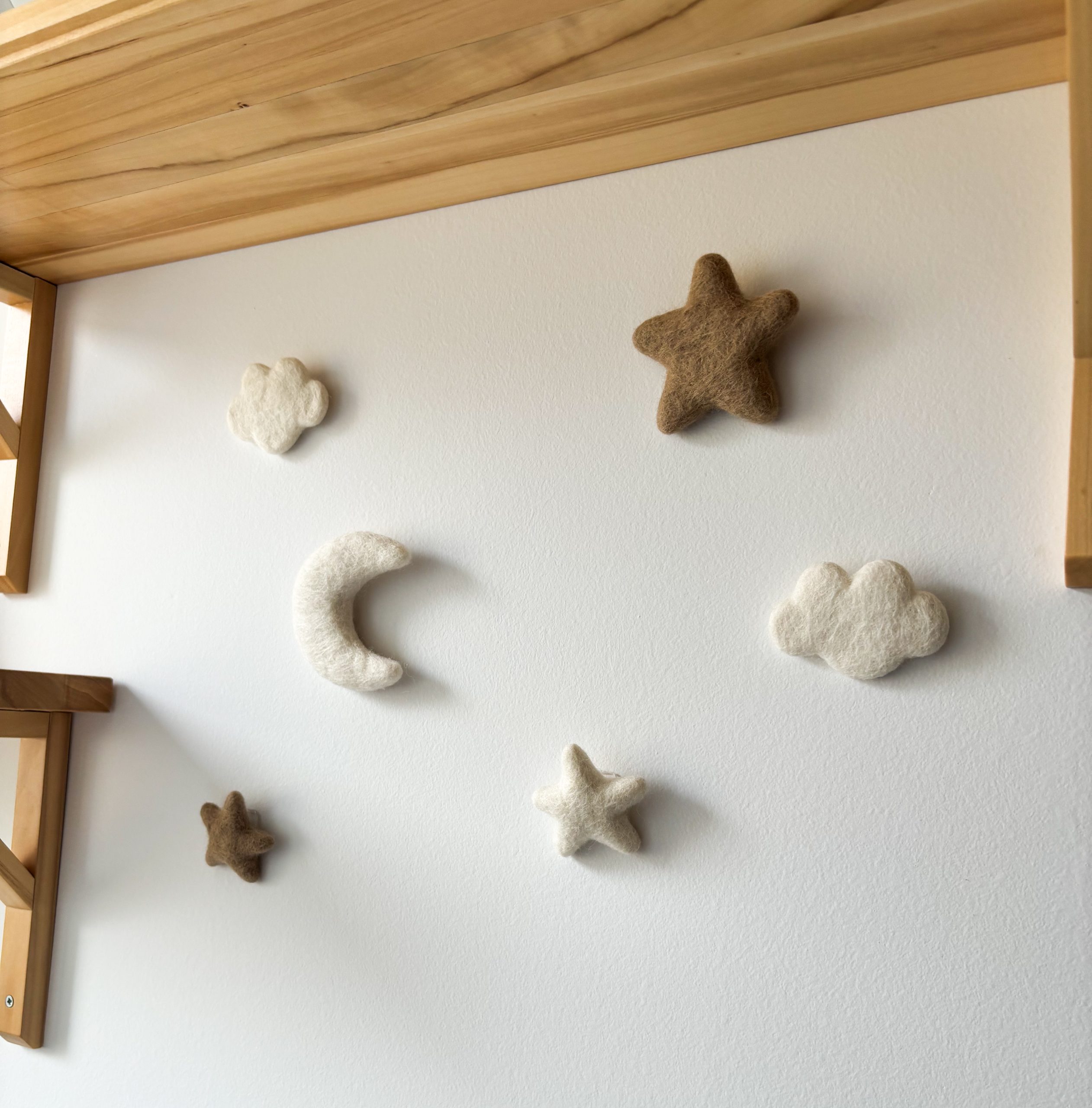Komplet stenskih dekoracij – luna, zvezdice in oblački - slika 3